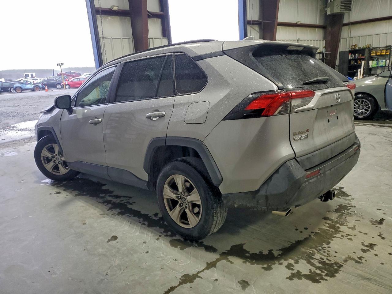 Toyota RAV4 Xle Image 3