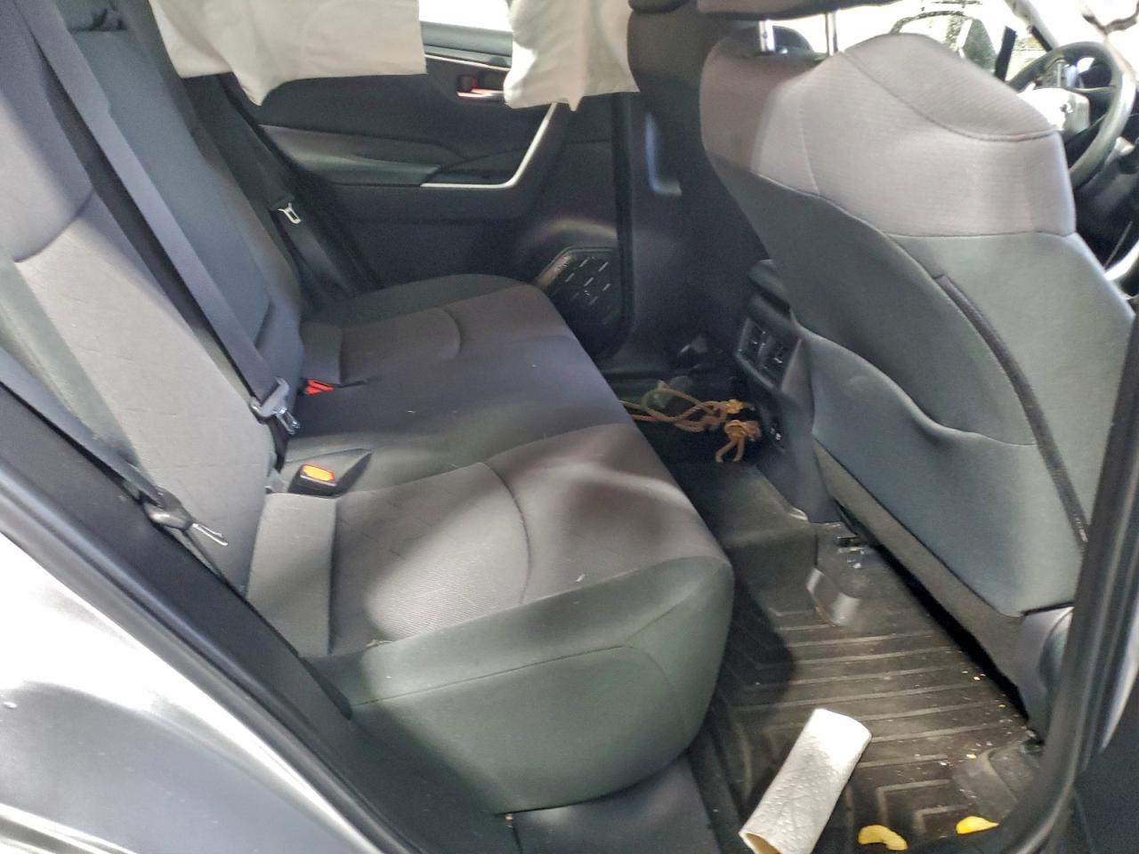 Toyota RAV4 Xle Image 12