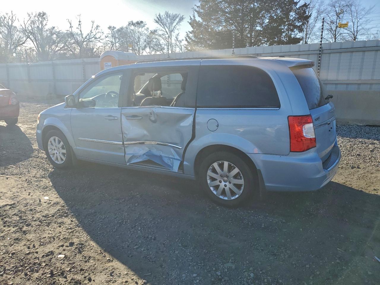 Chrysler Minivan Touring Image 2