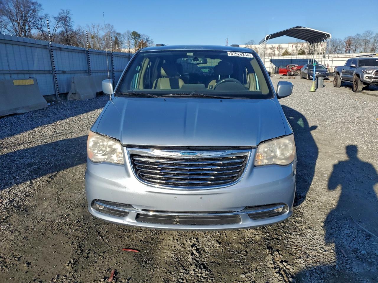 Chrysler Minivan Touring Image 7