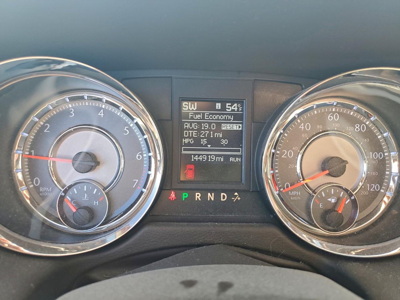 Chrysler Minivan Touring Image 12