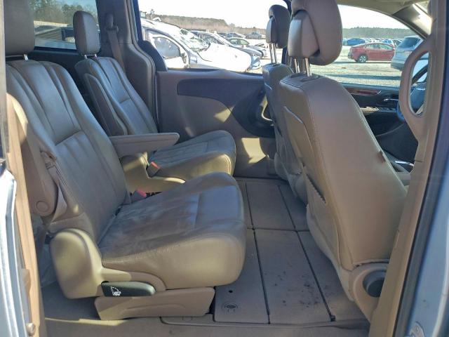 Chrysler Minivan Touring Image 5