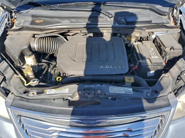 Chrysler Minivan Touring Image 10