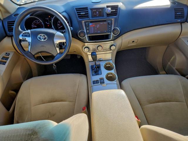 Toyota Highlander Base Image 3