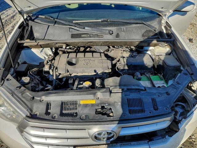 Toyota Highlander Base Image 9