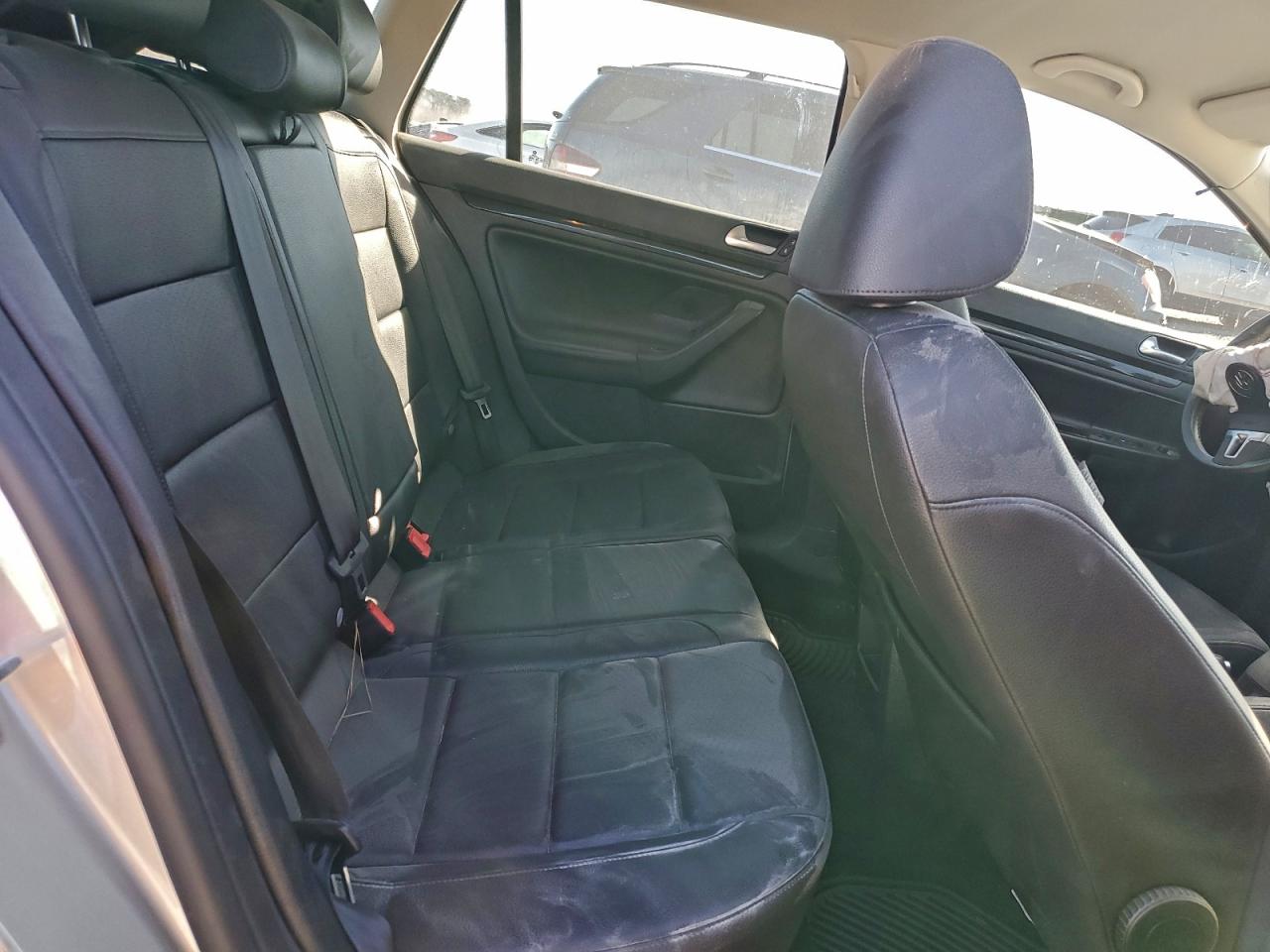 Volkswagen Jetta S Image 4