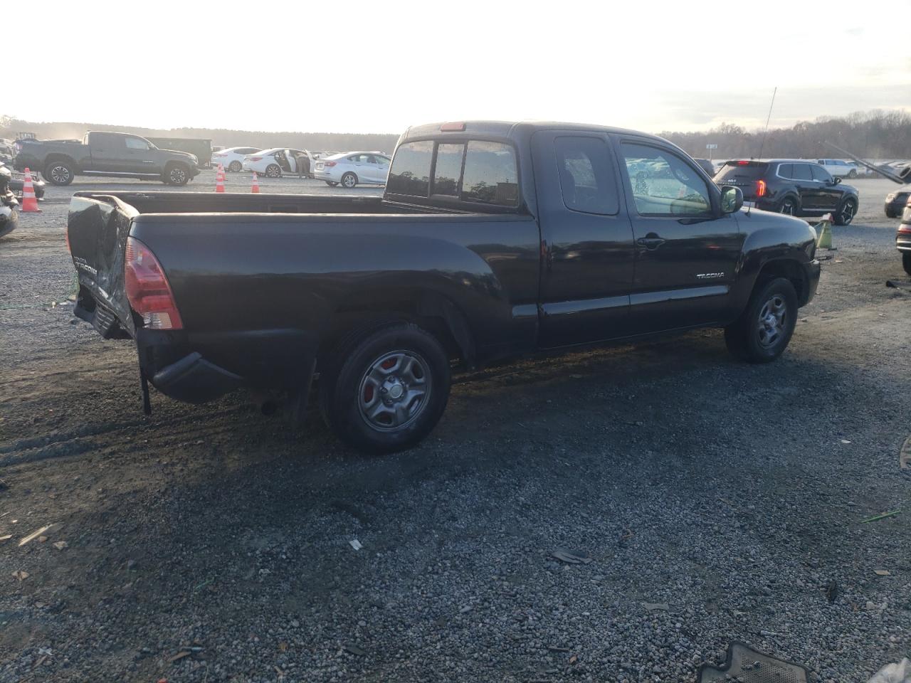 Toyota Tacoma Access Cab Image 3