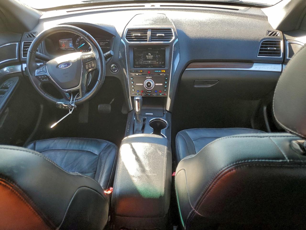 Ford Explorer Limited Image 8