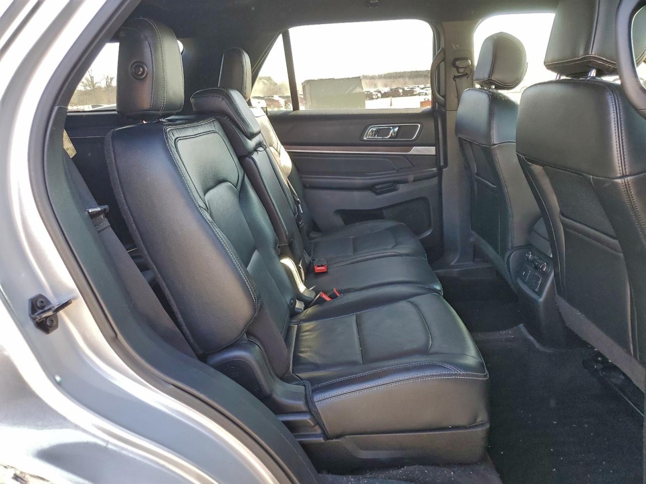 Ford Explorer Limited Image 12