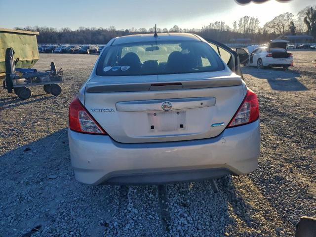 Nissan Versa S Image 7