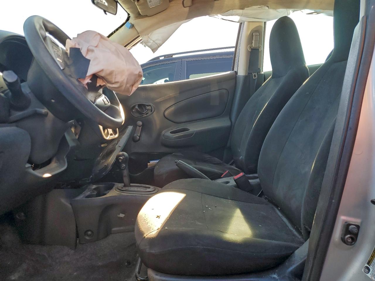 Nissan Versa S Image 9