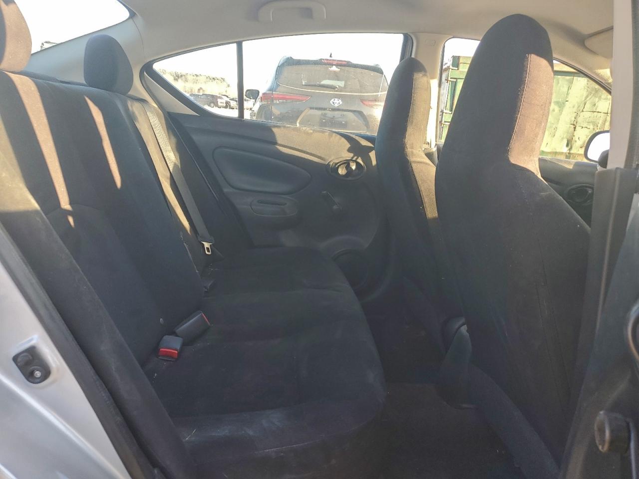 Nissan Versa S Image 6