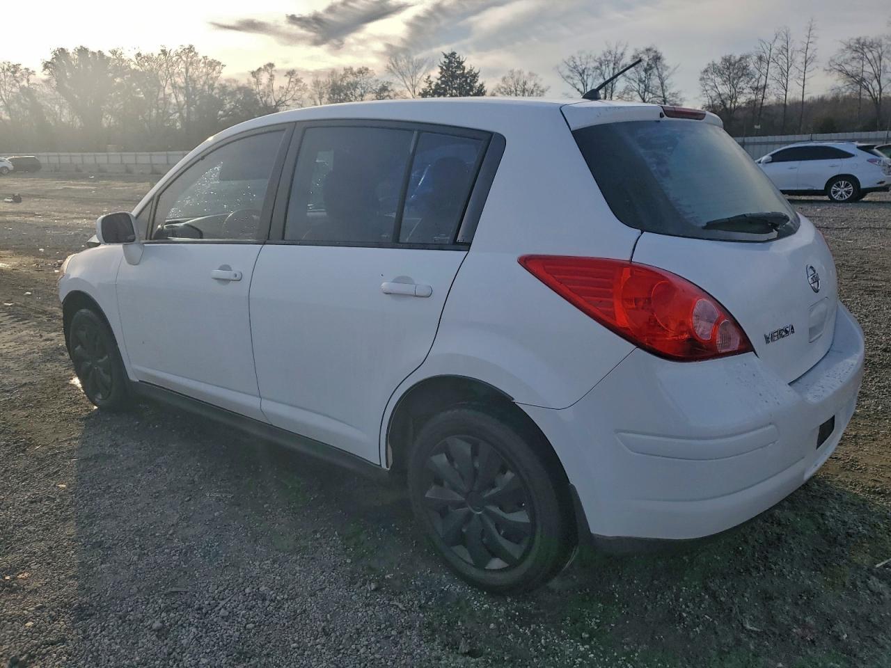 Nissan Versa S Image 3