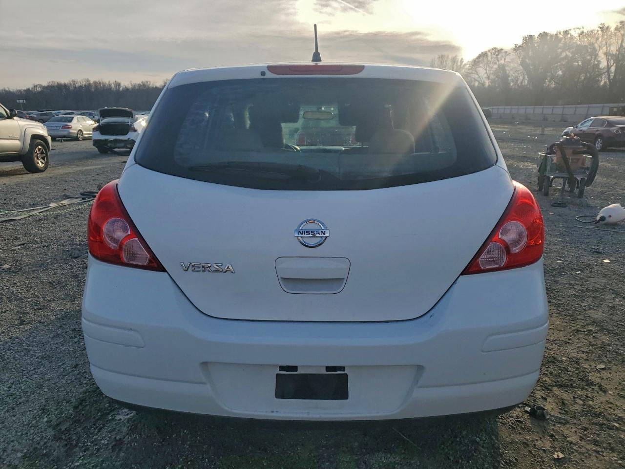 Nissan Versa S Image 5