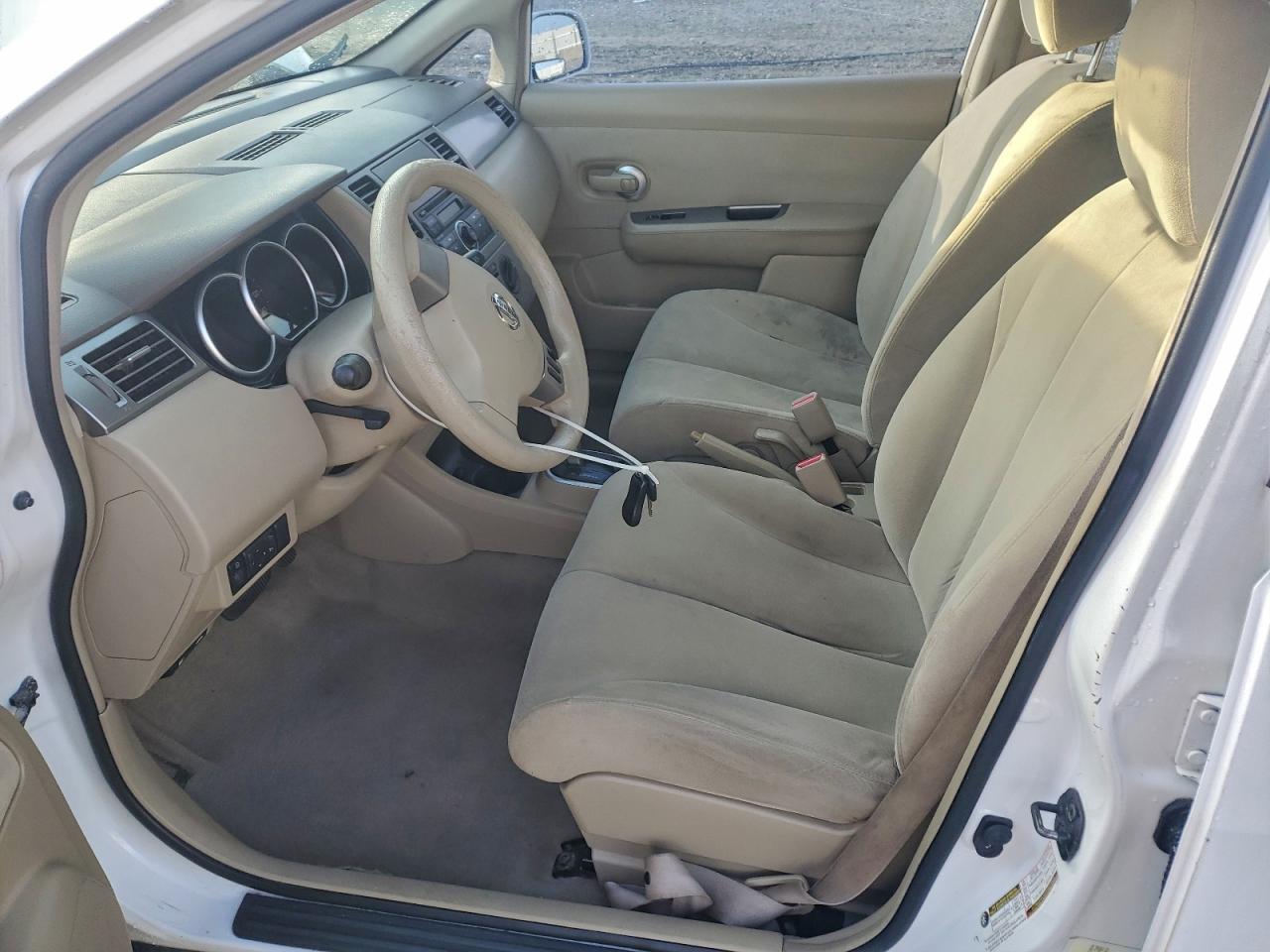 Nissan Versa S Image 6