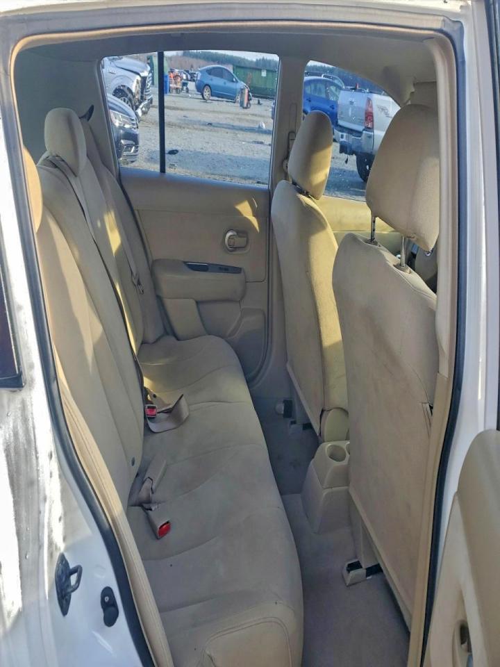 Nissan Versa S Image 2