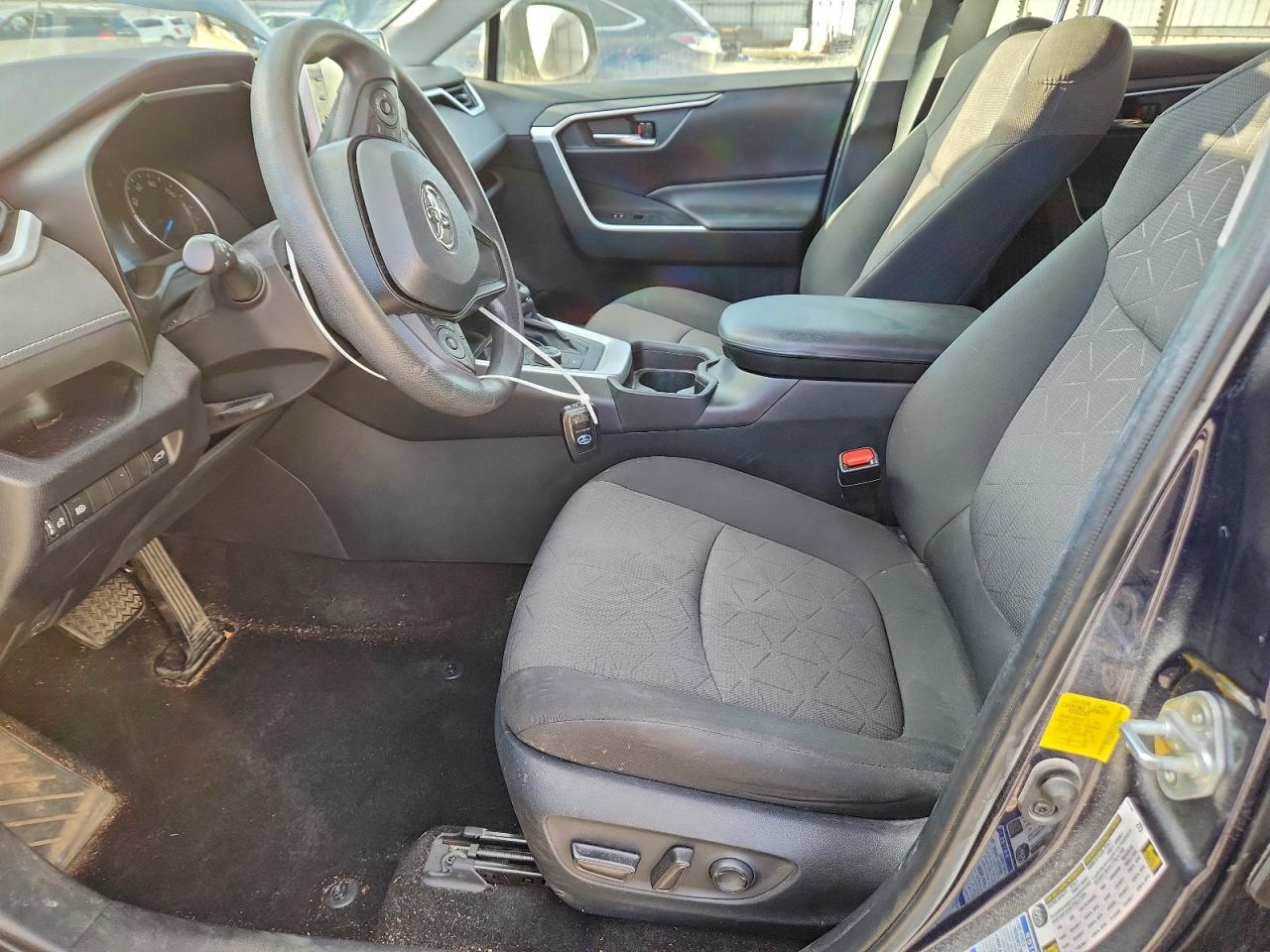 Toyota RAV4 Xle Image 6