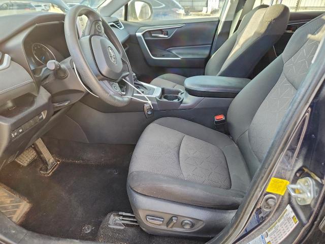 Toyota RAV4 Xle Image 6