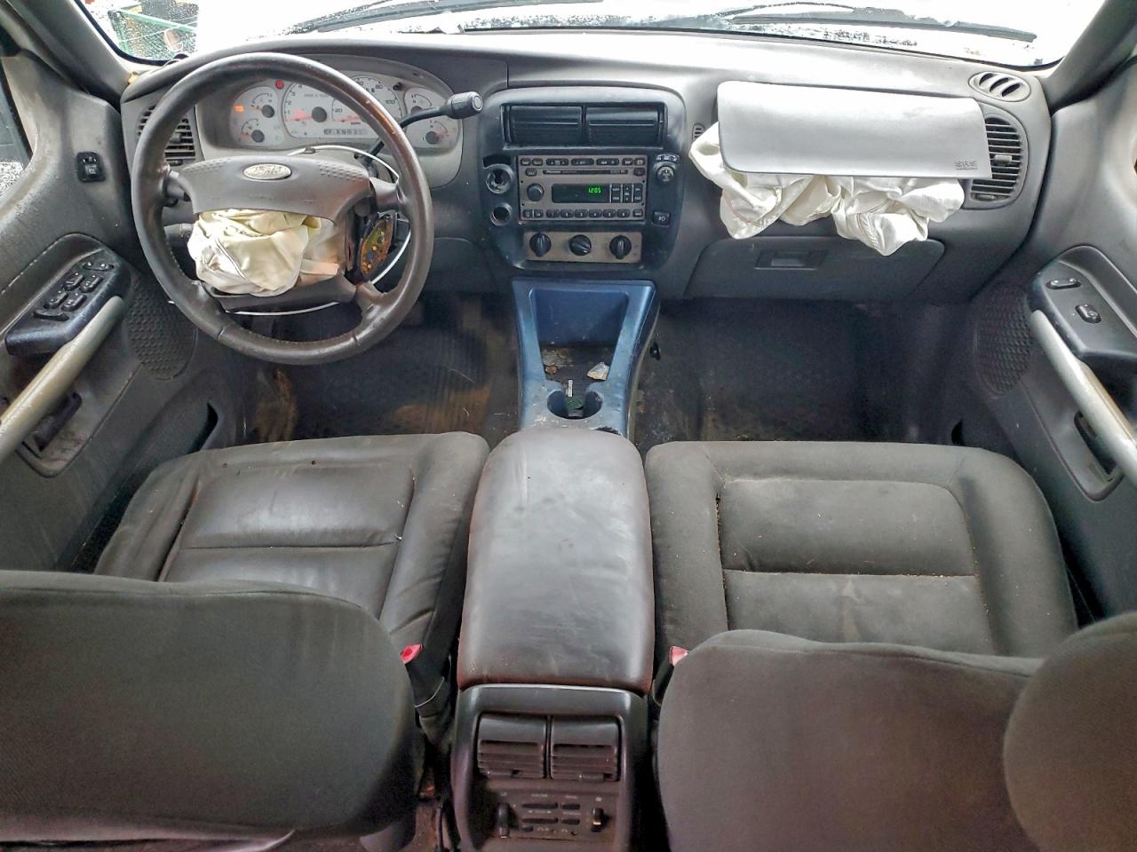 Ford Explorer Image 12