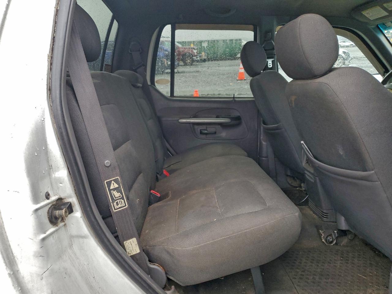 Ford Explorer Image 7