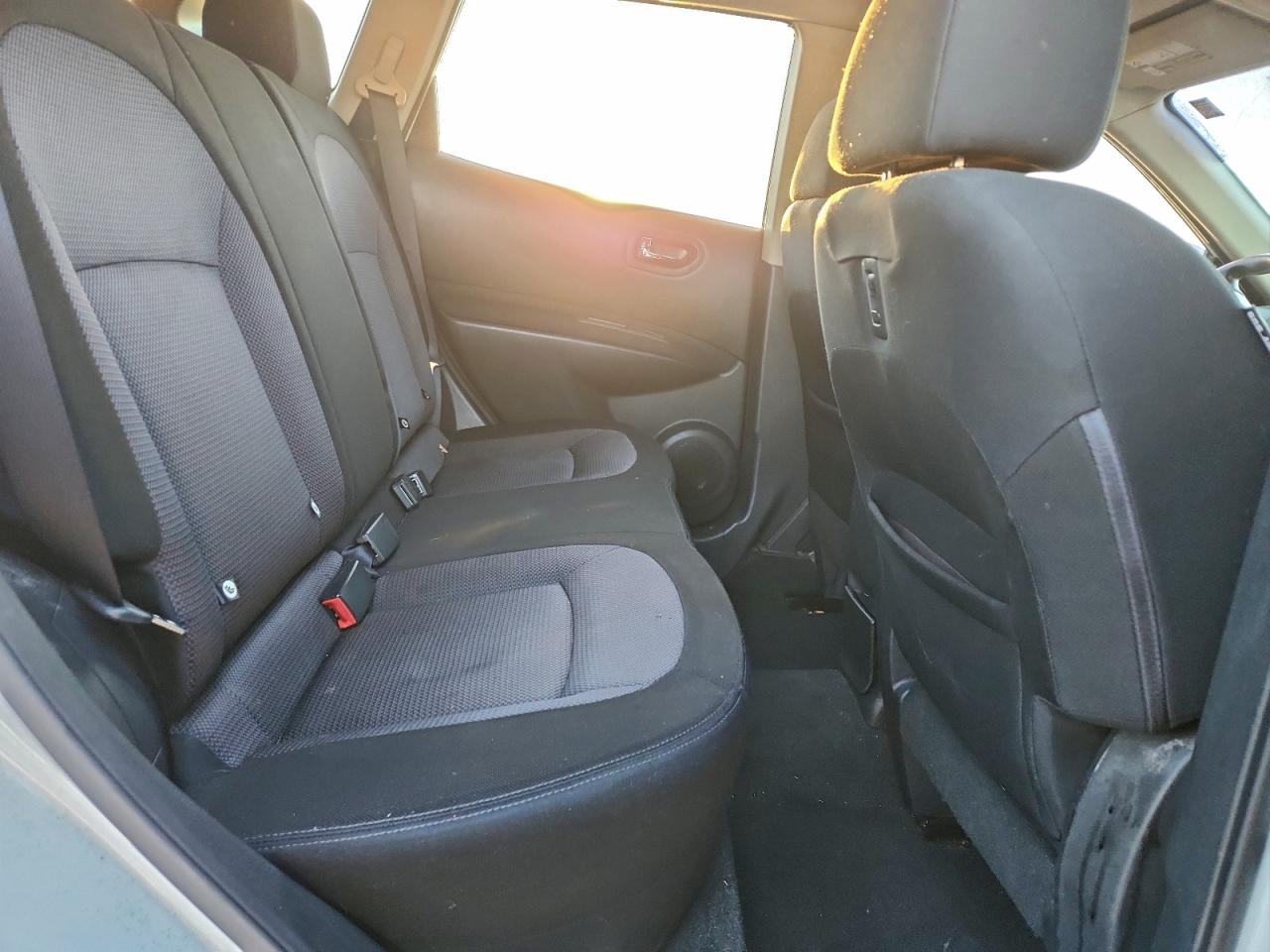 Nissan Rogue S Image 5