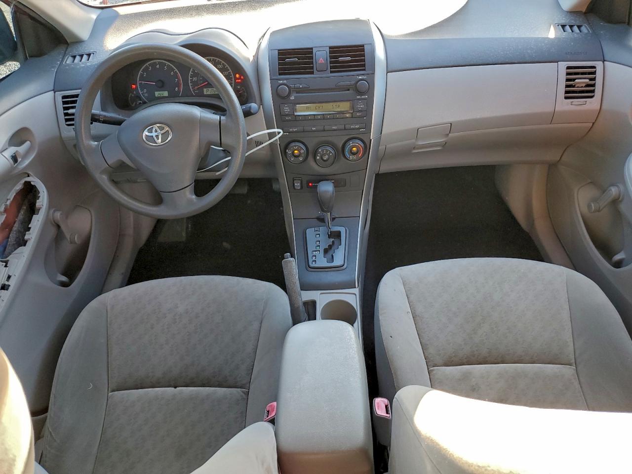 Toyota Corolla Base Image 8