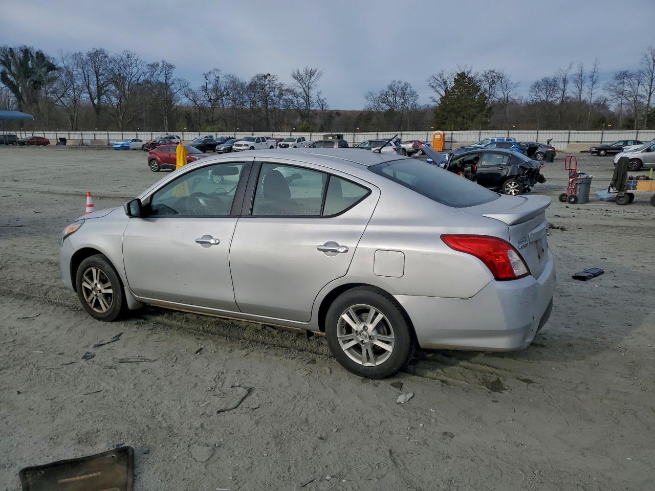 Nissan Versa S Image 4