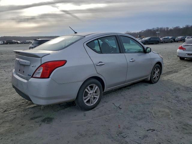 Nissan Versa S Image 5