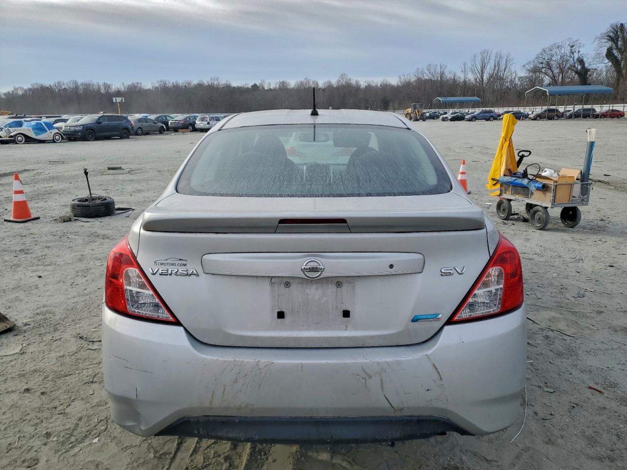 Nissan Versa S Image 10