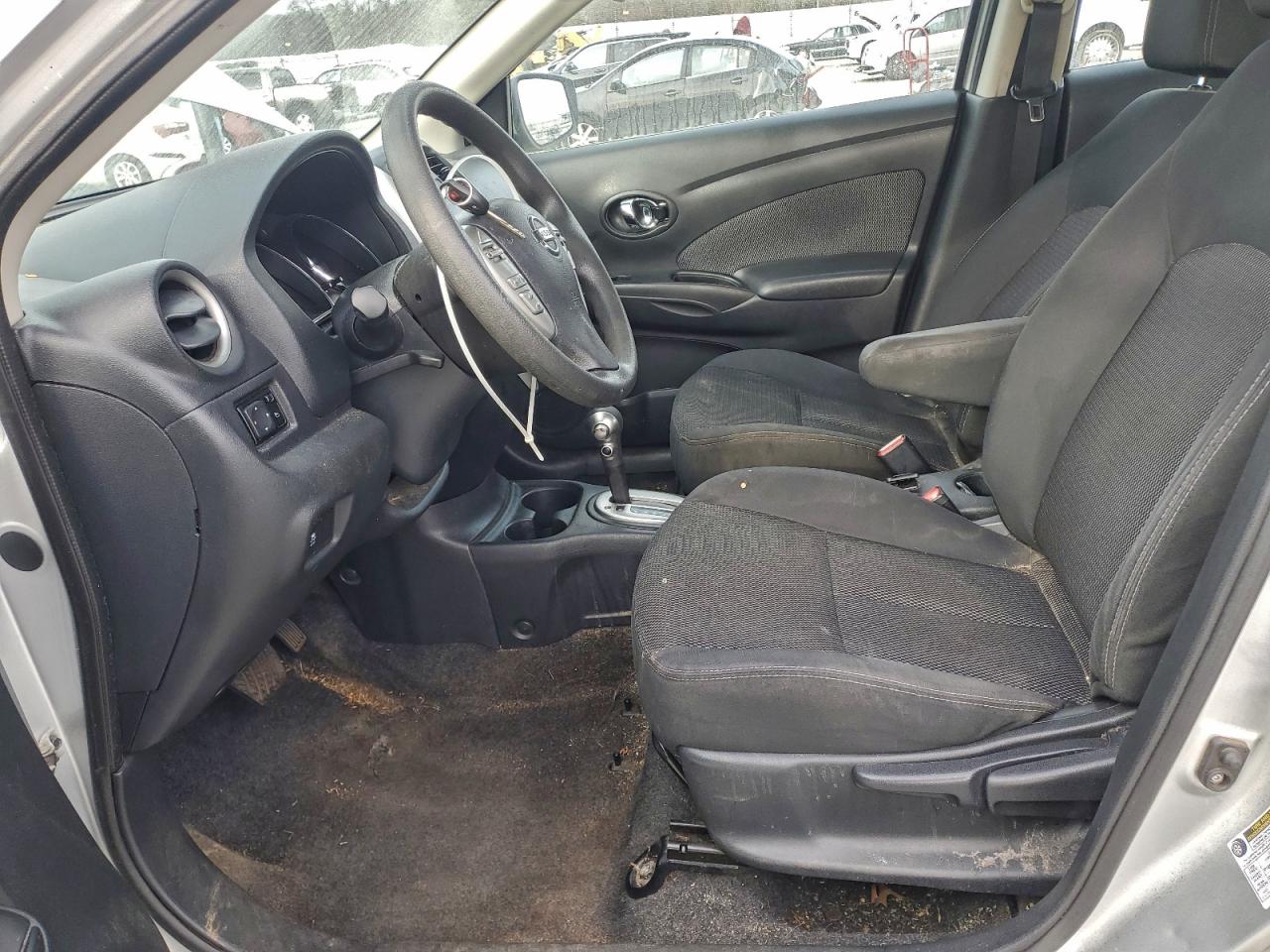 Nissan Versa S Image 8