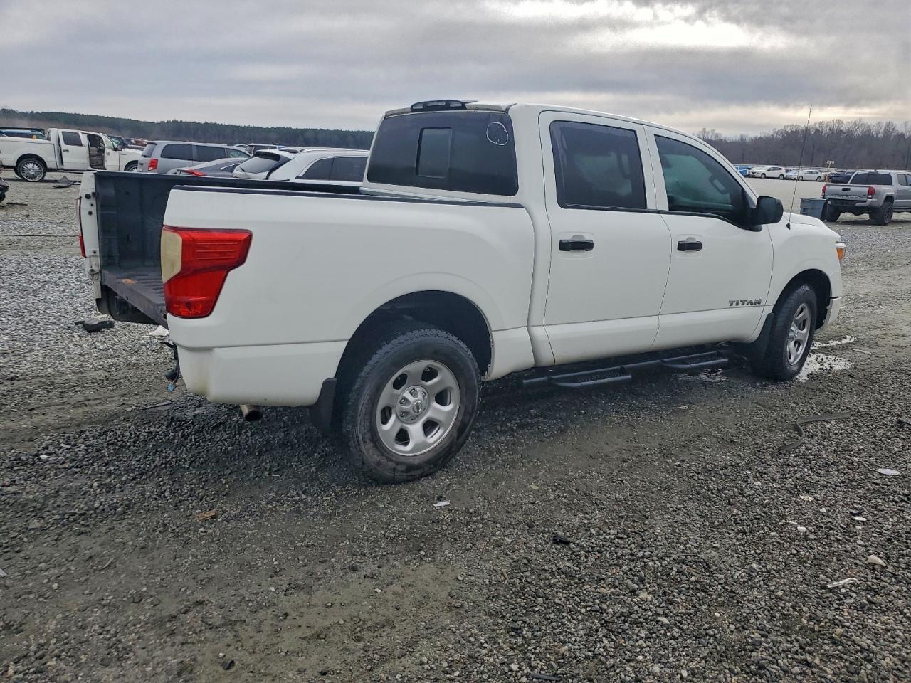 Nissan Titan S Image 9