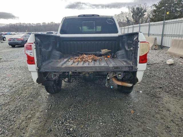 Nissan Titan S Image 3