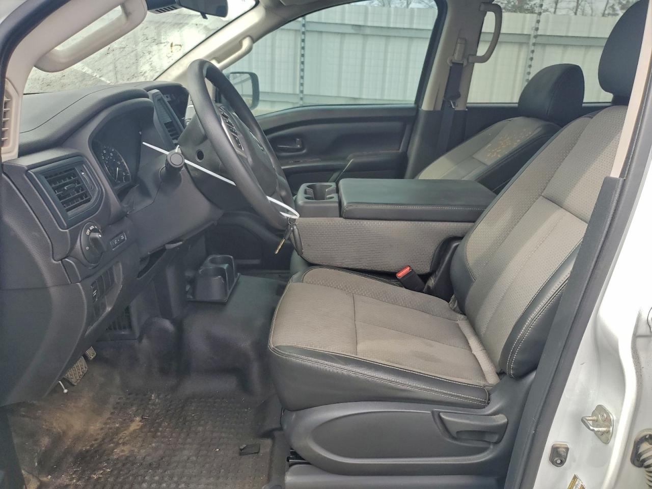 Nissan Titan S Image 5