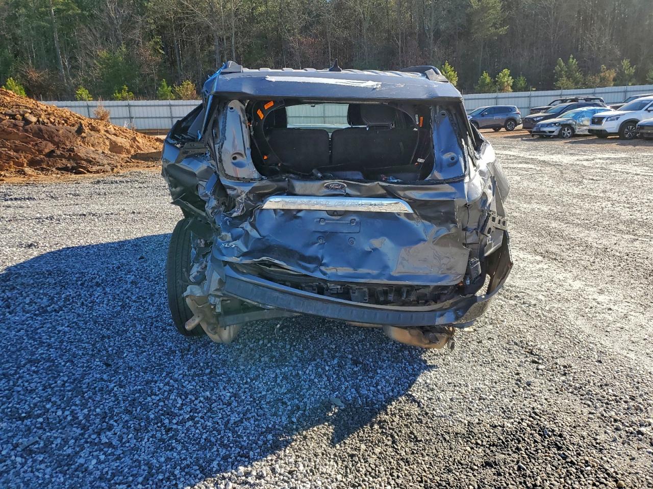 Ford Explorer Xlt Image 2