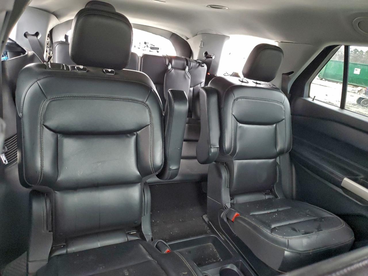 Ford Explorer Xlt Image 8