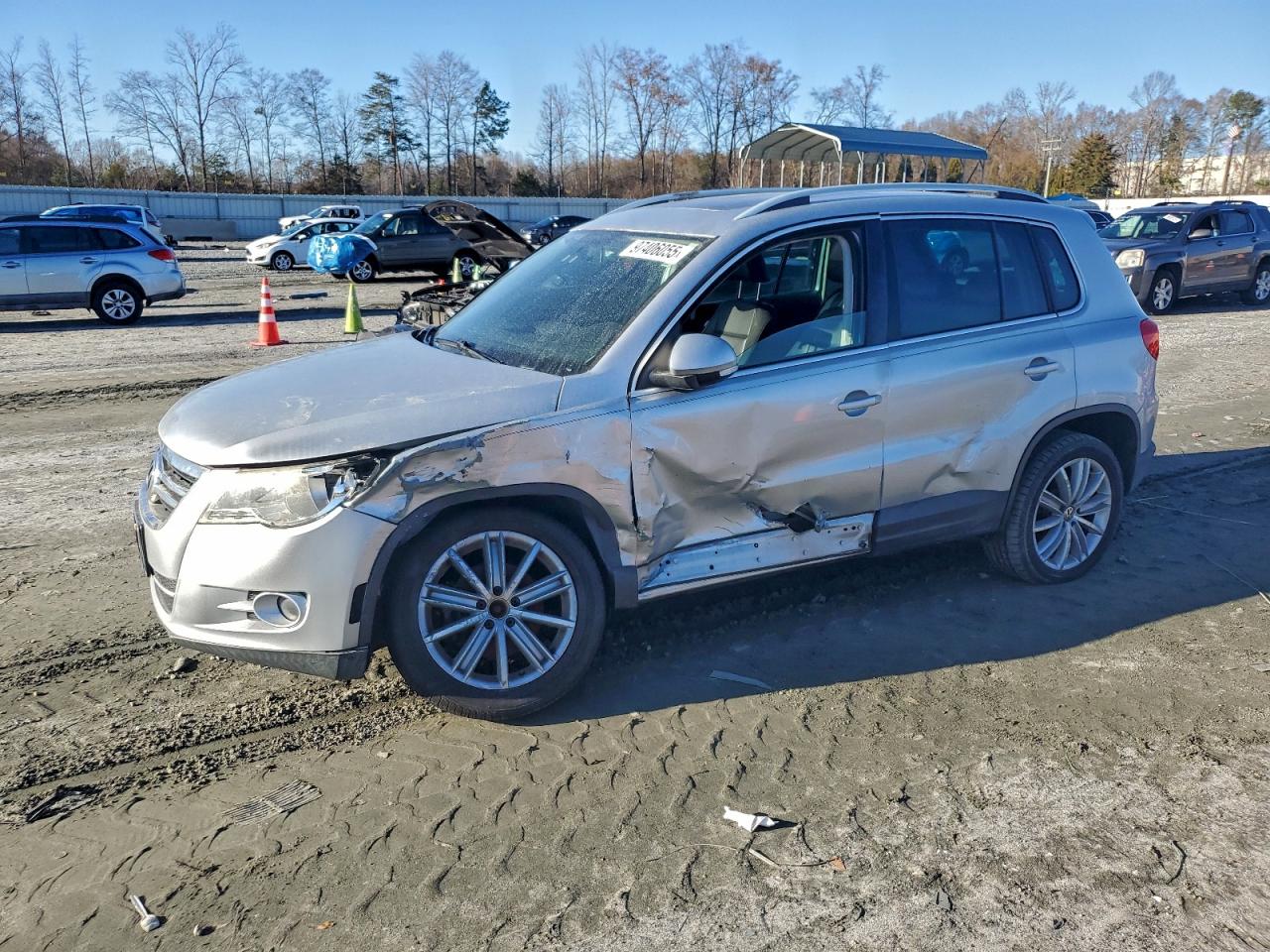 Volkswagen Tiguan S Image 1