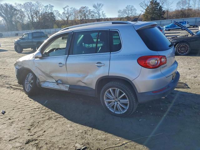 Volkswagen Tiguan S Image 2