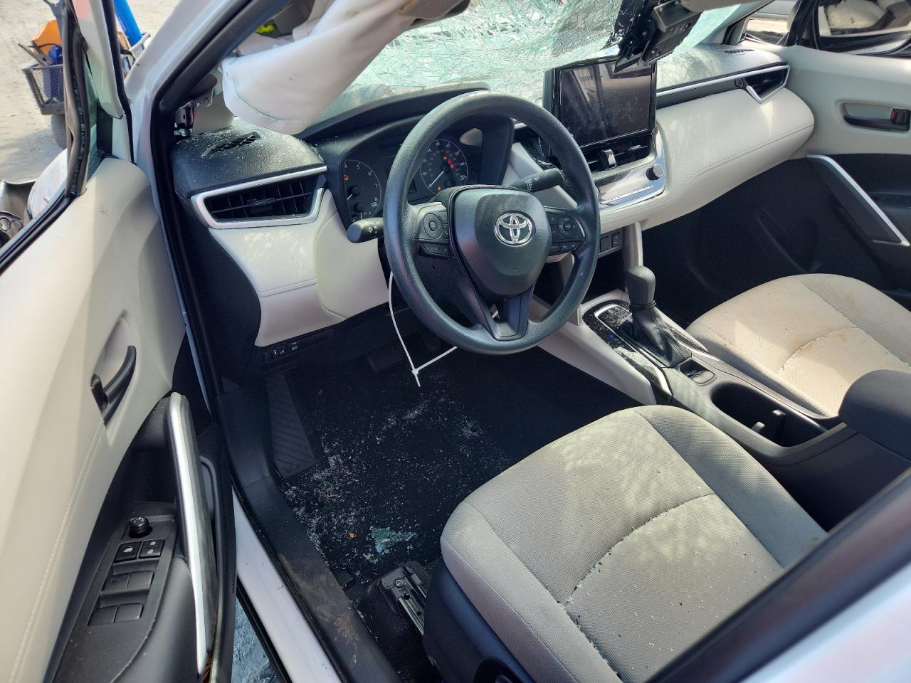 Toyota Corolla L Image 9