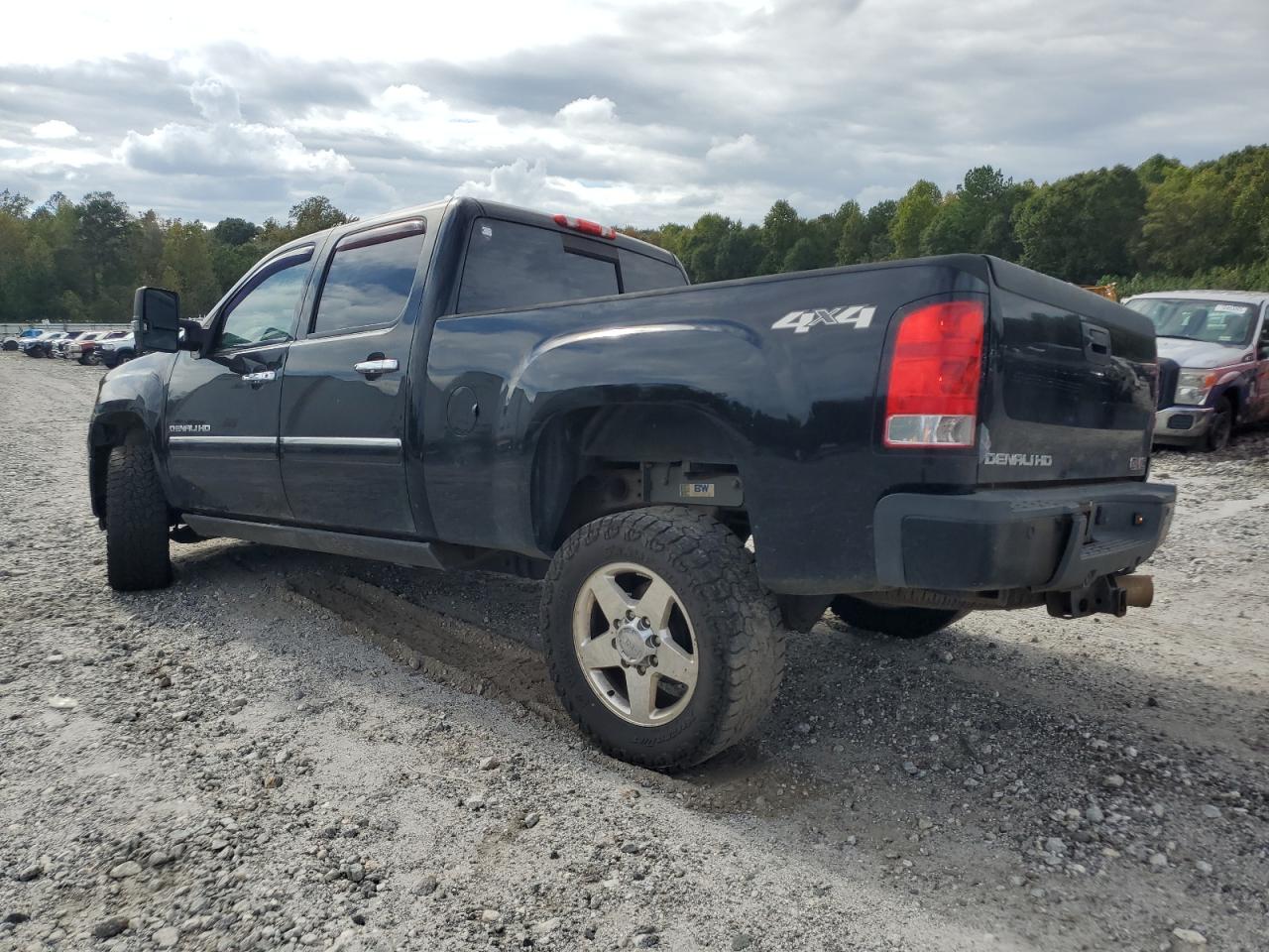 GMC Sierra K2500 Denali Image 2