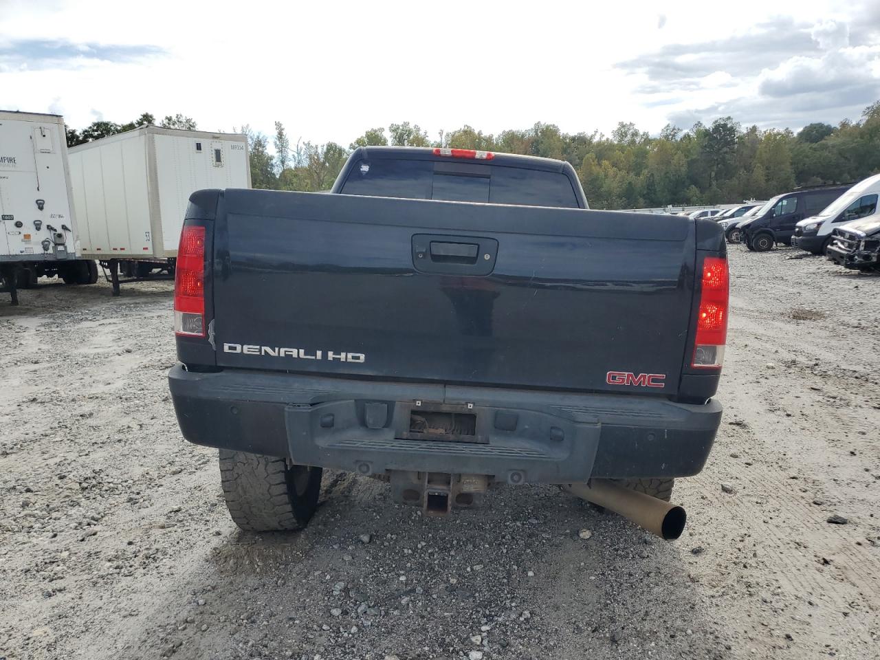 GMC Sierra K2500 Denali Image 7