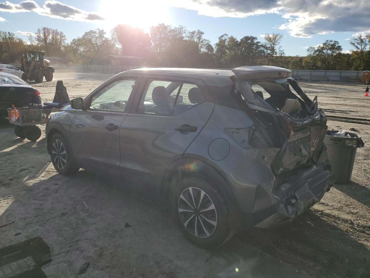 Nissan Kicks S Image 6