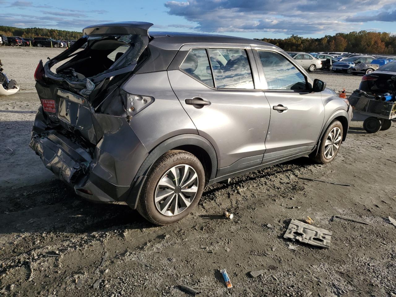 Nissan Kicks S Image 2