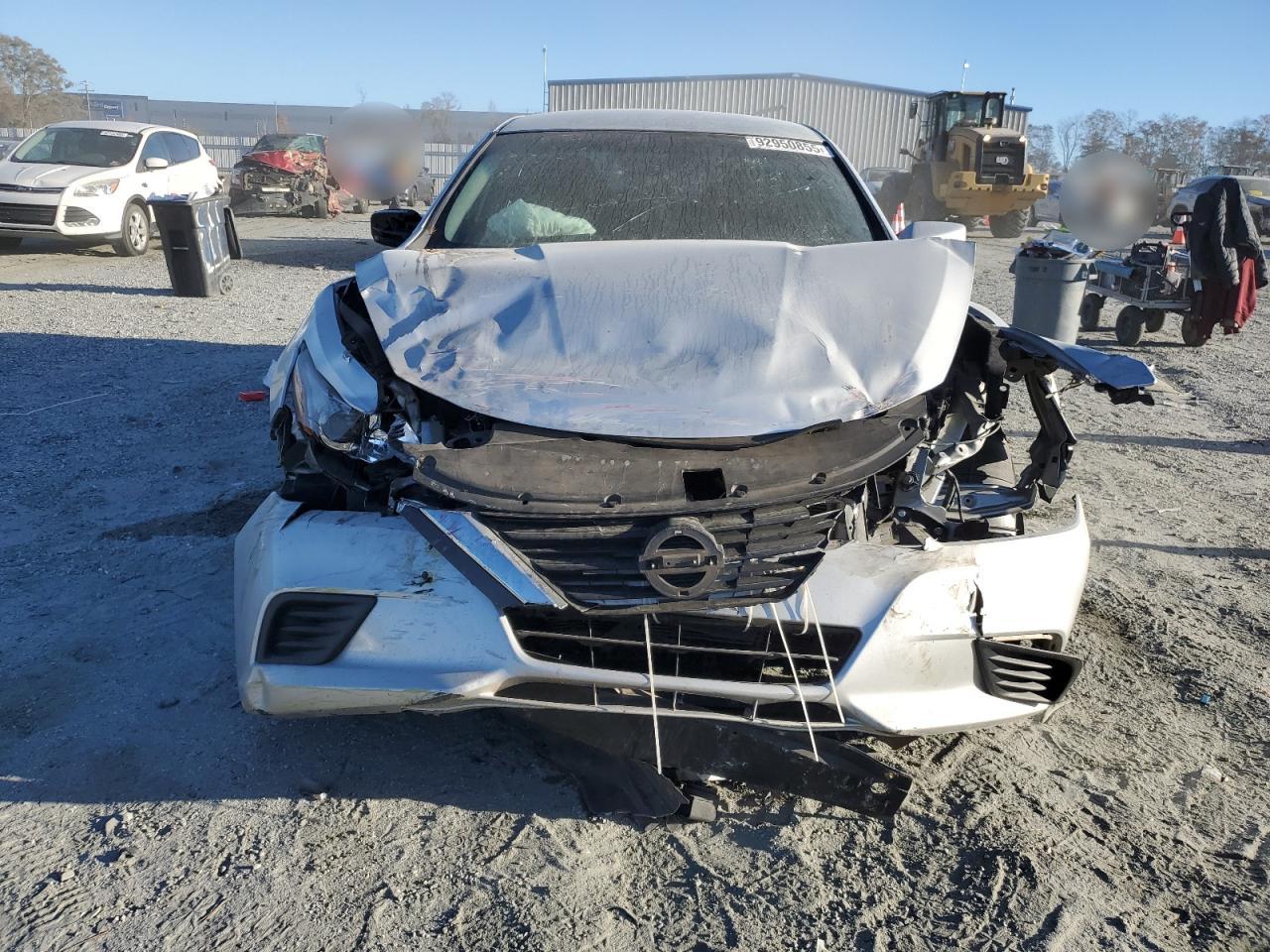 Nissan Altima 2.5 Image 2