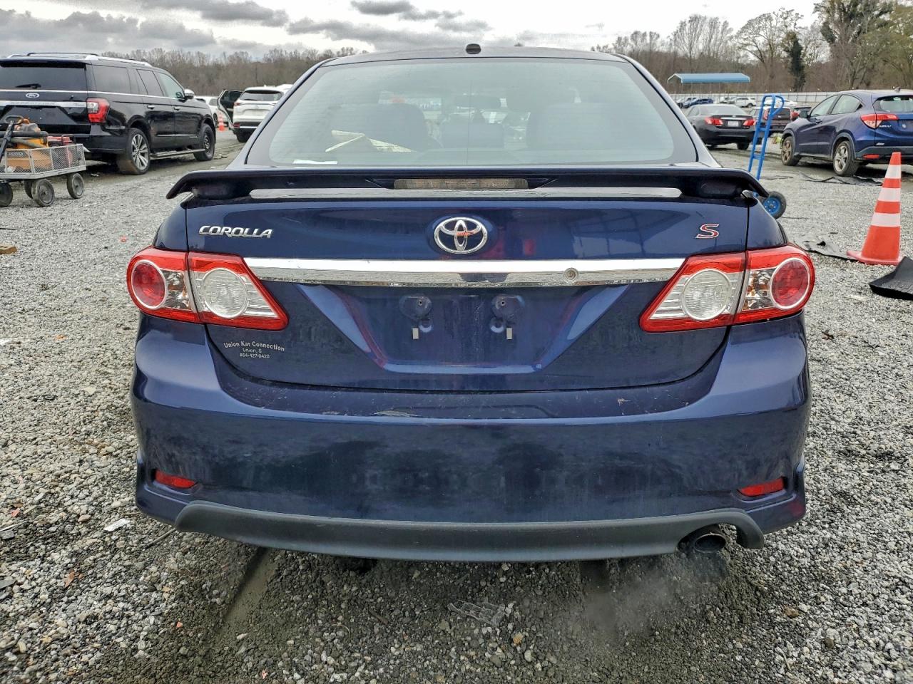 Toyota Corolla Base Image 7