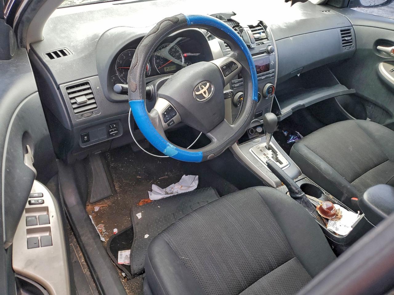 Toyota Corolla Base Image 9