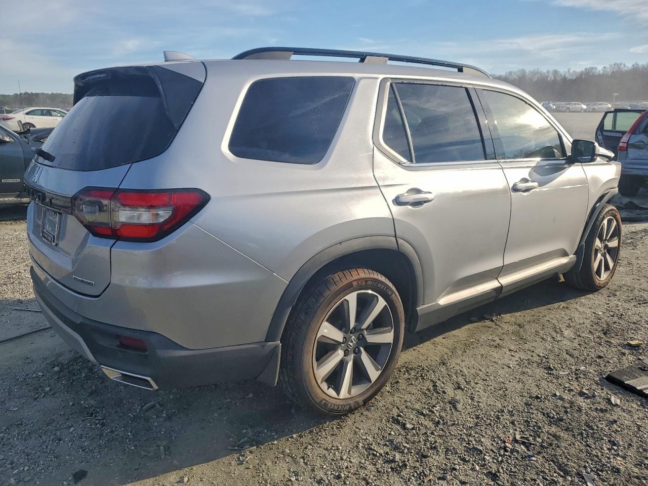 Honda Pilot Touring Image 2