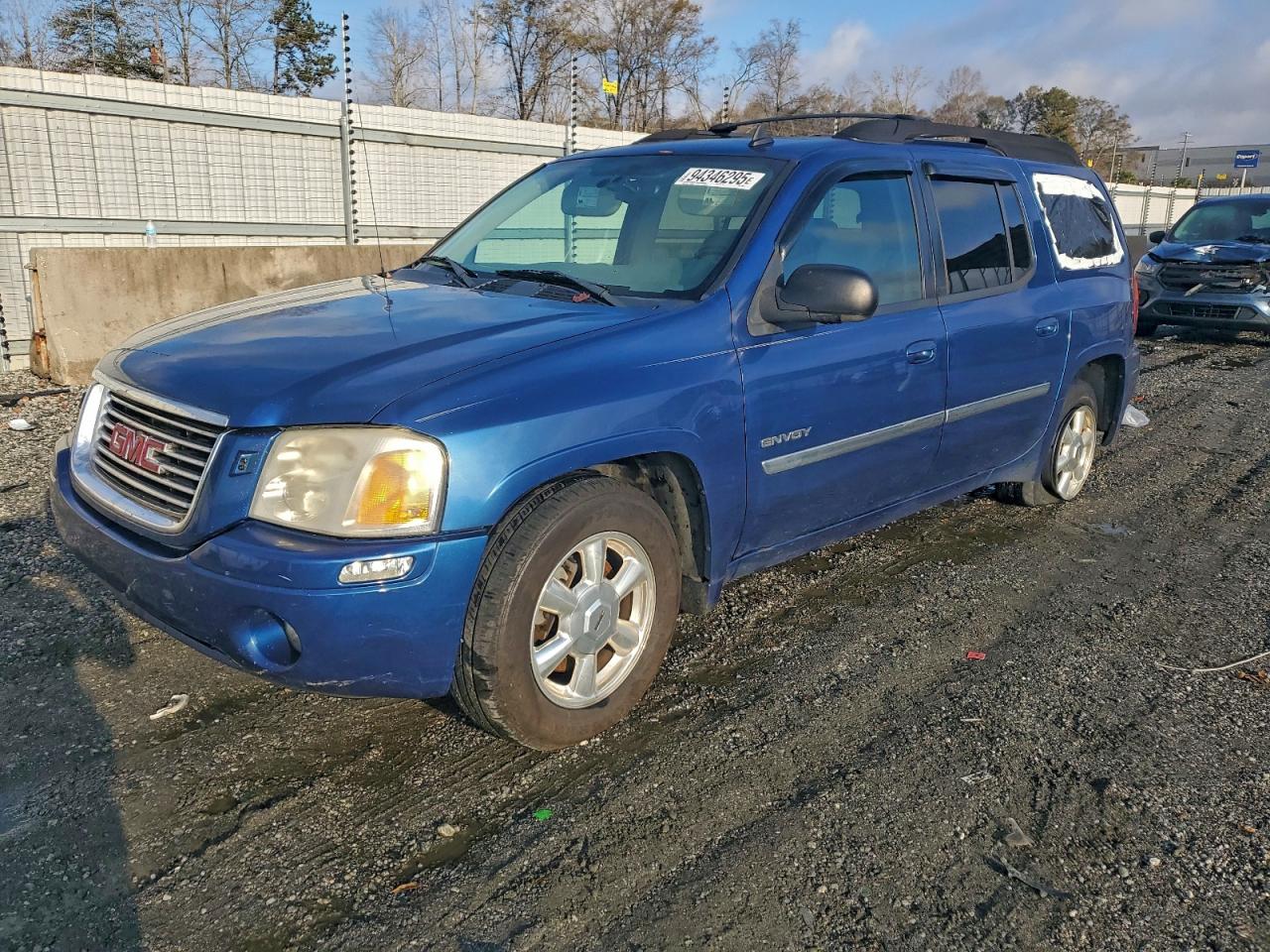GMC Envoy Xl Image 1