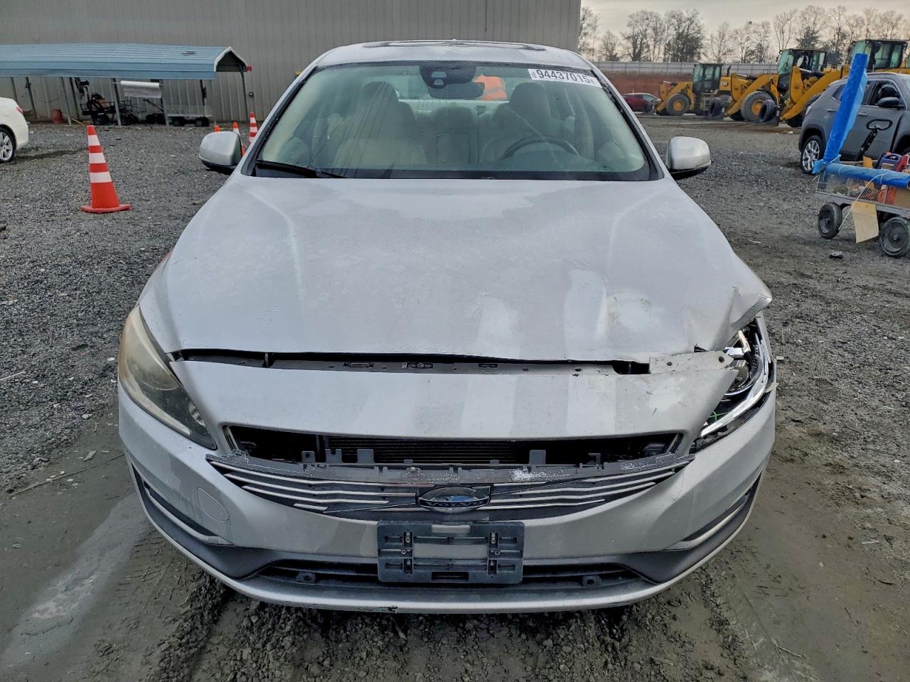 Volvo S60 Premier Image 3