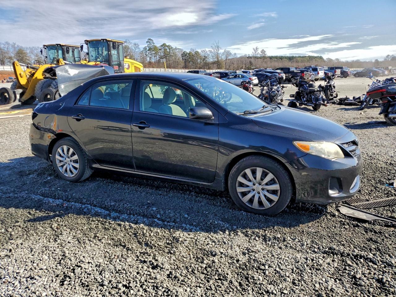 Toyota Corolla Base Image 13