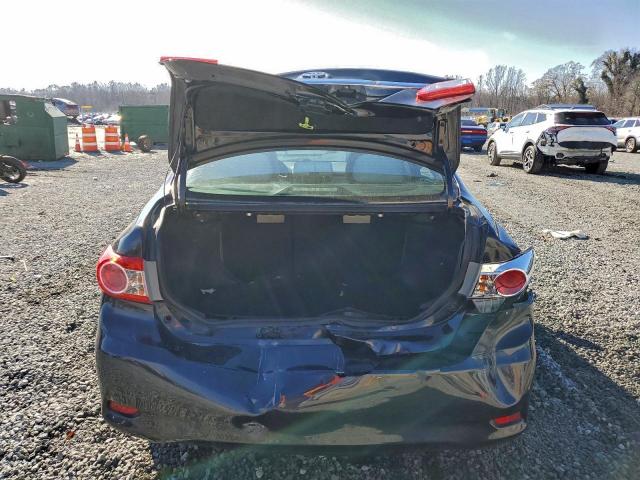 Toyota Corolla Base Image 9